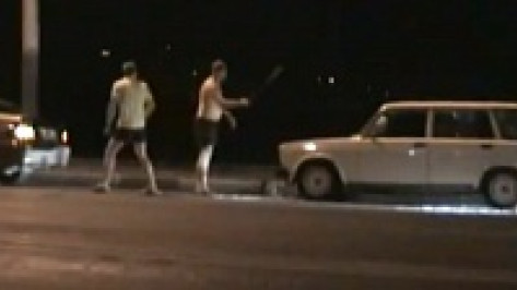 В Воронеже мужчины на Mercedes избили битой и ограбили двух водителей