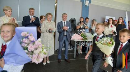 Депутат Госдумы Евгений Ревенко посетил торжественную линейку в воронежском лицее имени Киселева