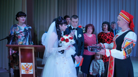 В Нижнедевицком районе на Красную горку зарегистрировались 2 пары