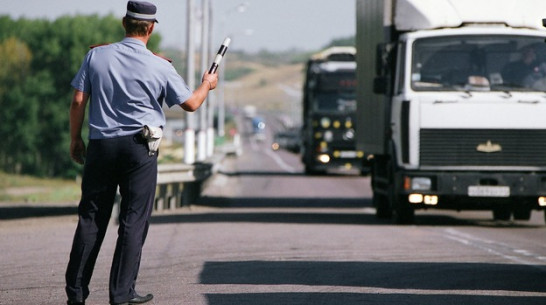 В Воронежской области на посту ДПС автоинспекторы задержали пассажира с «травкой» в кармане 