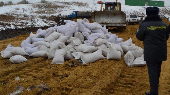 На полигоне под Воронежем раздавили бульдозерами 68 тонн гречки