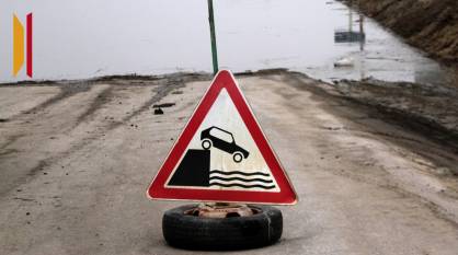 В воронежском селе Отрадное перекрыли дорогу из-за подтопления