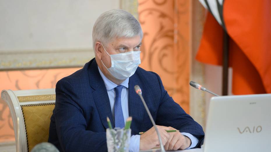Воронежский губернатор поручил вести ремонт придорожных коммунальных сетей без выходных