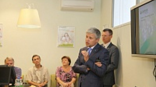 Воронежских пенсионеров научат пользоваться банковскими услугами