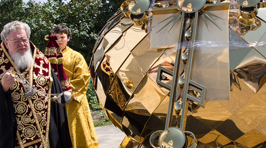 Митрополит Сергий освятил кресты и купола одного из старейших храмов области