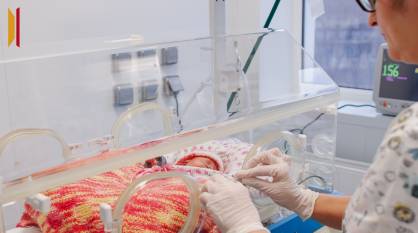 «За жизнь моей дочери сражалась целая бригада медиков»: в воронежском Перинатальном центре отметили День белых лепестков