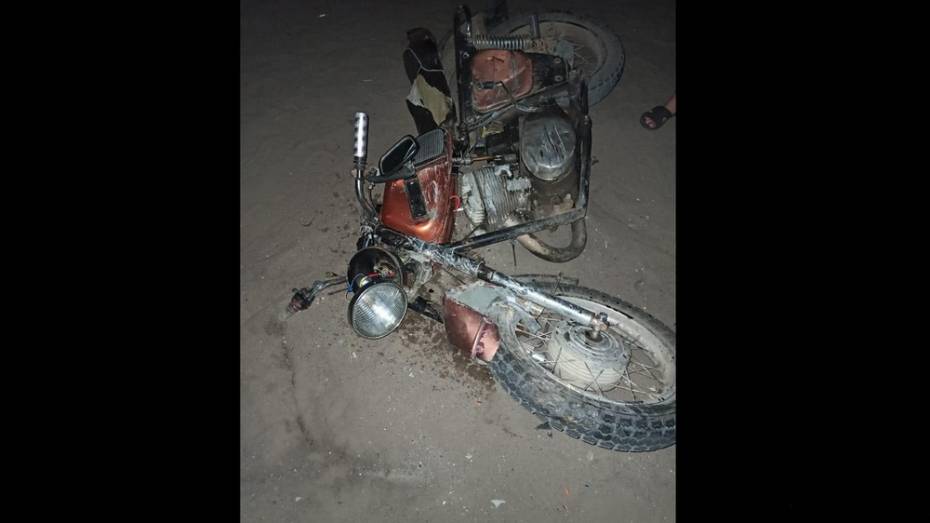 В Острогожском районе 17-летний мотоциклист влетел в ВАЗ: пострадали оба водителя