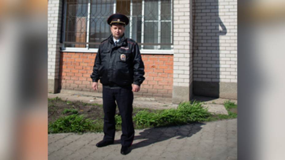 Воронежский полицейский спас 85-летнюю пенсионерку из затопленной кипятком квартиры