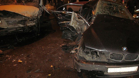 В Воронеже столкнулись BMW и «Газель»: 2 человека пострадали