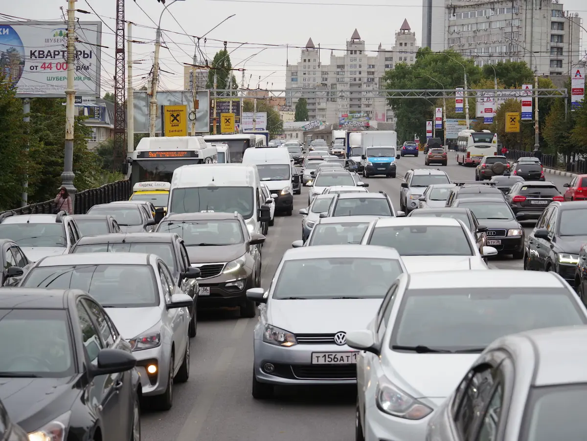 Московский проспект в Воронеже сковала вечерняя пробка