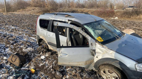 ВАЗ столкнулся с «Ларгусом» под Воронежем: погибли водитель и пассажир