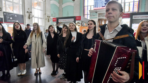 Как обычный день превратился в песню: на железнодорожном вокзале Воронеж-1 исполнили «Катюшу»