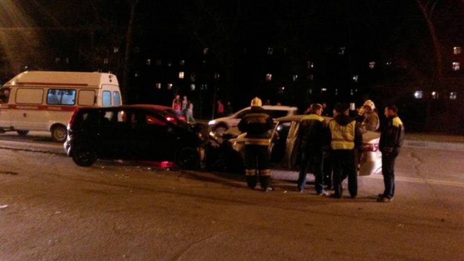 В Воронеже автоледи спровоцировала тройное ДТП с 4 пострадавшими