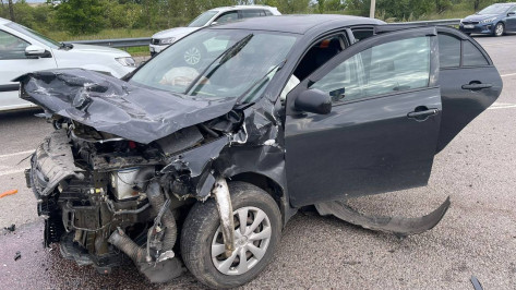 Под Воронежем КамАЗ вытолкнул ВАЗ на встречку: пострадали 2 человека