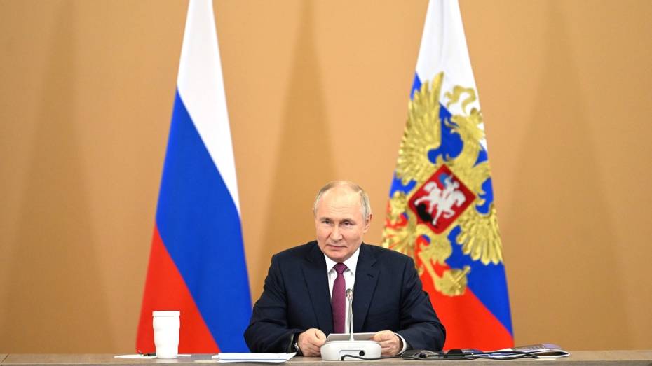 Владимир Путин присвоил почетные звания двум воронежцам