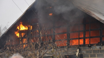 Жителя Воронежской области после пожара увезли в больницу с ожогами