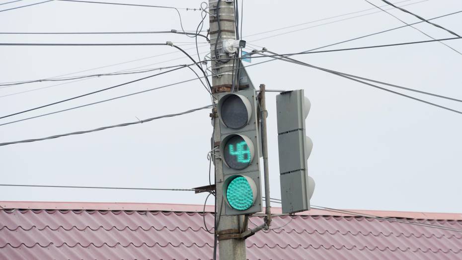 В Воронеже на 4 часа отключат светофор на пересечении Кольцовской и проспекта Революции