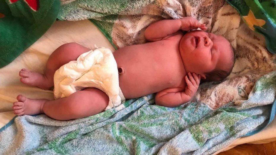 В Воронеже в холле общежития нашли новорожденную девочку