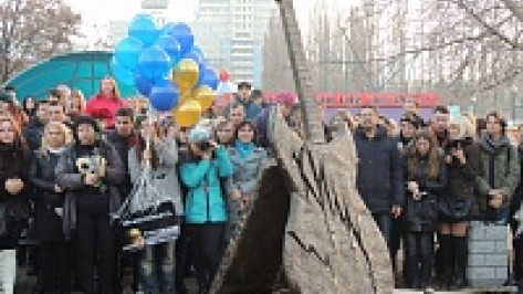 В Воронеже открыли монумент солисту «Короля и Шута» Михаилу Горшеневу