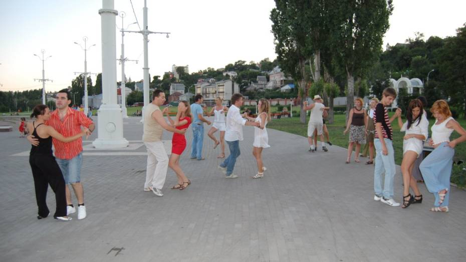 Послезавтра в Воронеже пройдет бесплатный урок сальсы, бачаты и зука