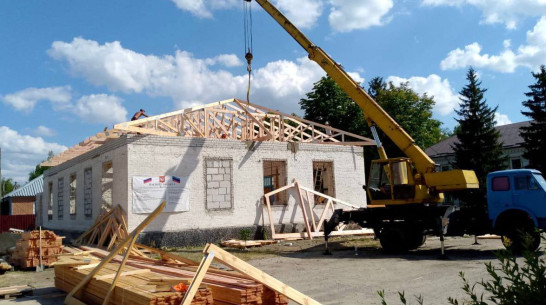 В подшефном Воронежской области районе ЛНР продолжается капитальный ремонт здания МФЦ