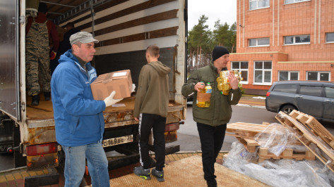 В Россошь поступило 15 тонн гуманитарной помощи для проживающих на линии боевого соприкосновения