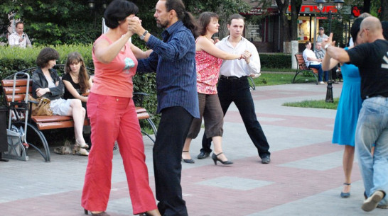 Завтра в центре Воронежа откроют сезон танго под открытым небом
