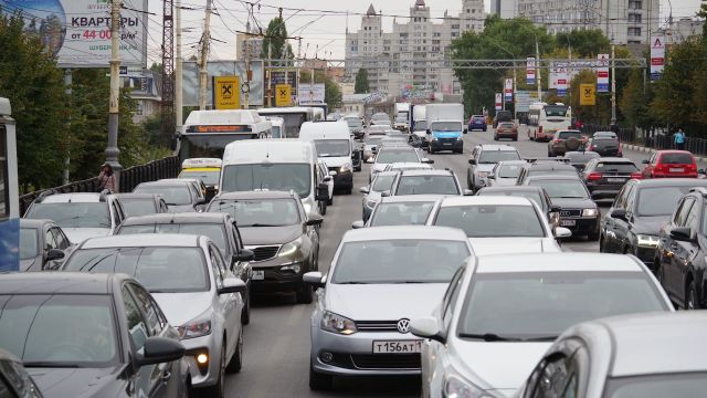 Московский проспект в Воронеже сковала вечерняя пробка