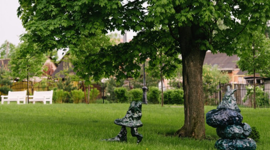 Воронежский художник Иван Горшков сделал скульптуры-игрушки для страны «Веневии»