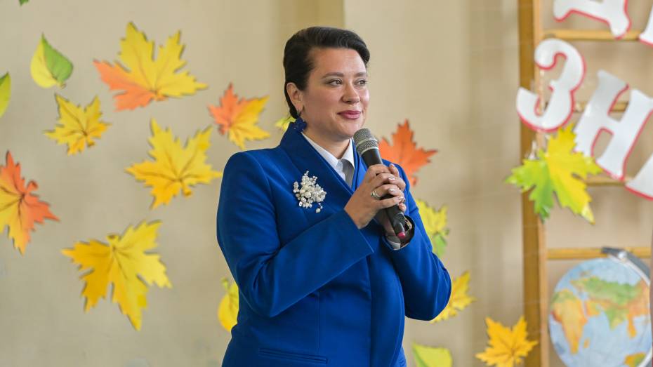 Воронежских школьников с Днем знаний поздравила председатель движения «Матери России»