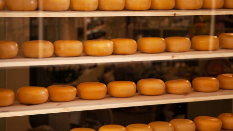 Воронежской компании не удалось оспорить выплату 1,1 млн рублей работнику, ставшему инвалидом из-за падения контейнеров с сыром