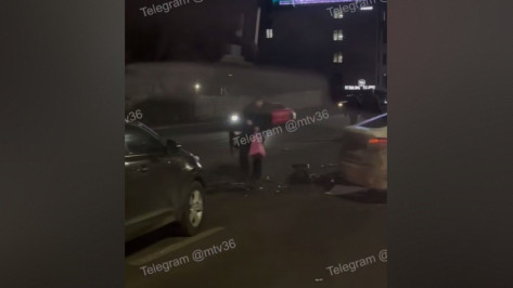 В Воронеже попали в ДТП пять машин