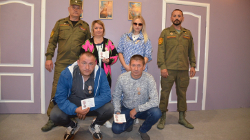 В Верхнехавском районе медалью «За помощь в СВО» наградили 8 волонтеров