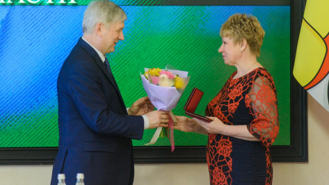 Александр Гусев вручил государственные награды жителям Воронежской области