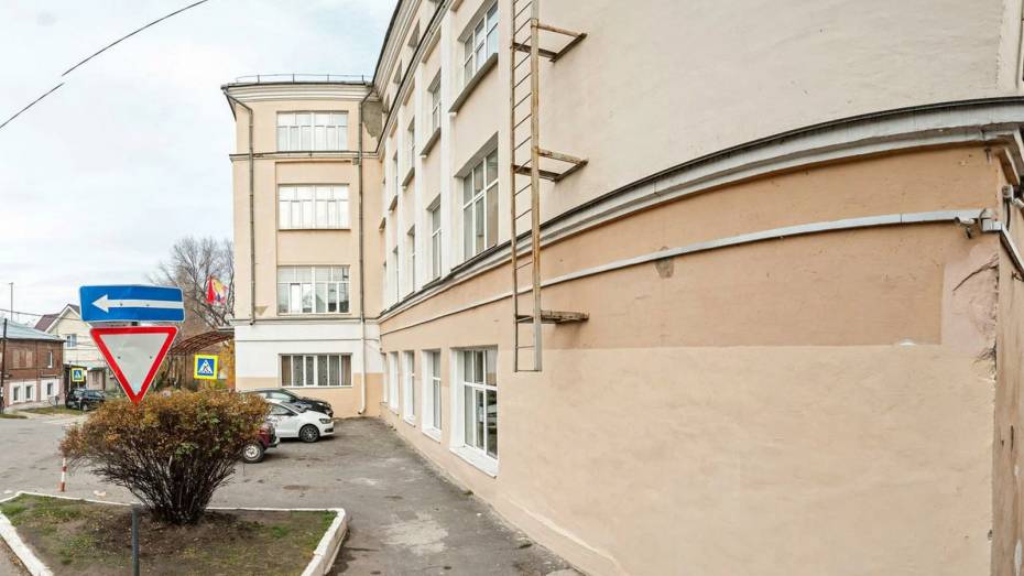 В Воронеже здание школы №16 обесточили из-за пожара