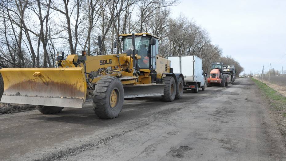 В Репьевском районе отремонтируют более 10 км дорог регионального значения