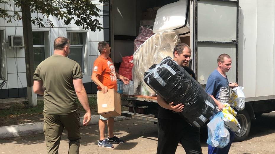 Россошанские волонтеры отвезли в ЛНР оборудование для госпиталей общим весом 5 тонн