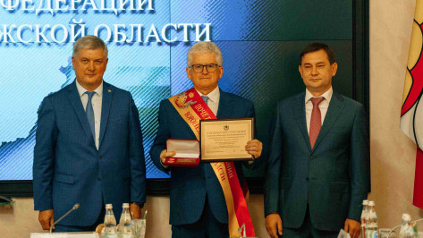 Директор НВ АЭС Владимир Поваров стал почетным гражданином Воронежской области