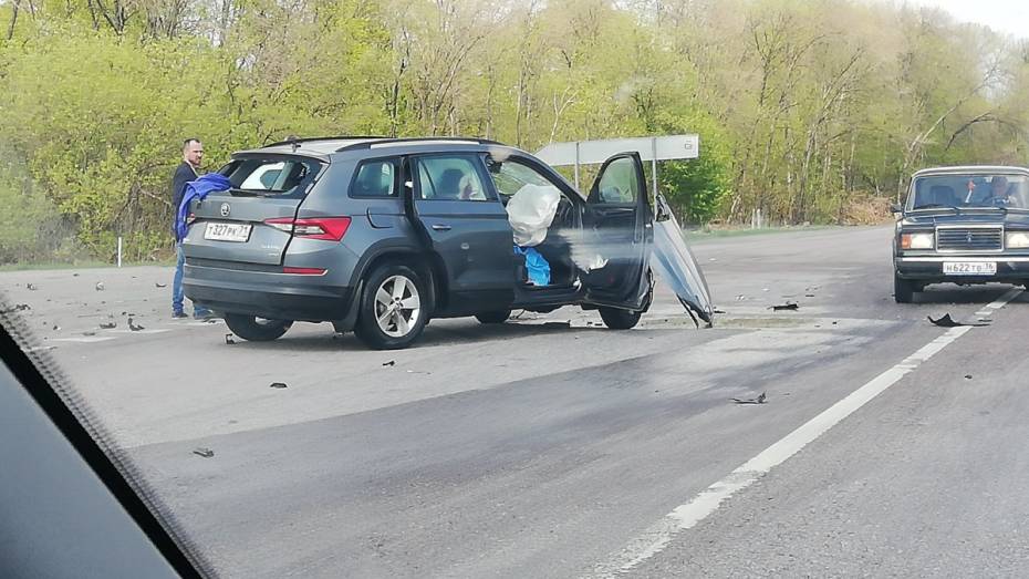 При столкновении автомобилей Toyota и Skoda в Воронежской области погиб 35-летний водитель 