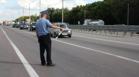 В Воронежской области ДПС-ники полтора часа преследовали угонщика 