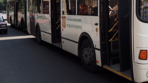 Полиция озвучила подробности ЧП с выпавшей из автобуса пенсионеркой в Воронеже