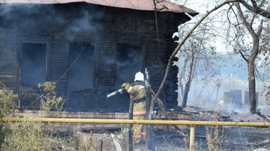 В Воронежской области при пожаре в частном доме погиб 35-летний мужчина