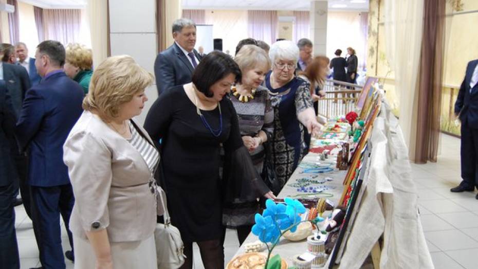 Более 760 тысяч рублей собрали во время благотворительного бала в Россоши 