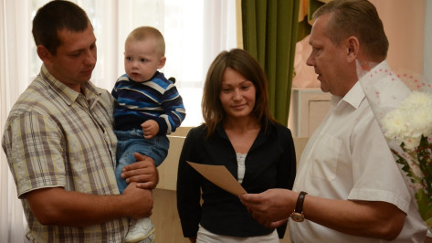 В Острогожске 9 семей получили жилищные сертификаты