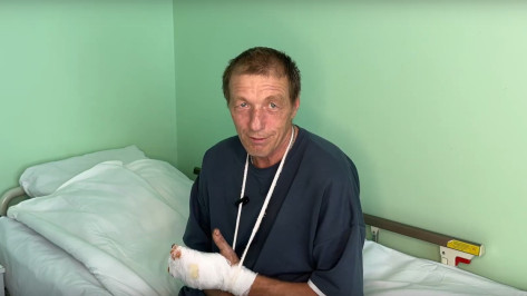 «Боли никакой, только шок»: появилось видео с воронежцем, который отпилил себе кисть руки циркулярной пилой