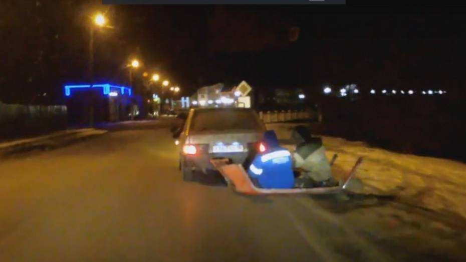 В Воронежской области оштрафовали катавшего экстремалов на крыше чужого авто водителя