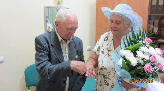 В Воронеже 80-летние пенсионеры влюбились друг в друга с первого взгляда, а потом поженились