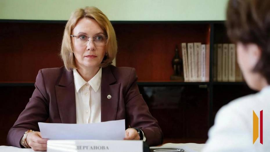 Министр внутренней политики Воронежской области Елена Дерганова провела прием граждан в Острогожском районе