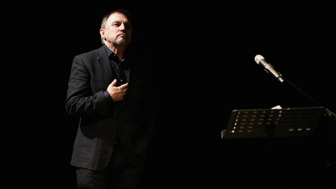 Камиль Тукаев прочел первый «Актерский монолог» в воронежском Камерном театре