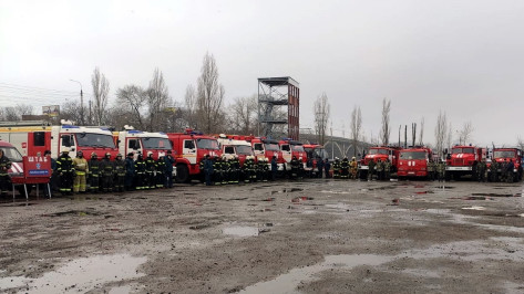 МЧС опубликовало фото со смотра экстренных служб в Воронеже